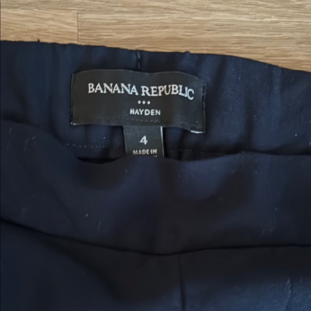 Women’s Size 4 Banana Republic Dark Blue Trousers
